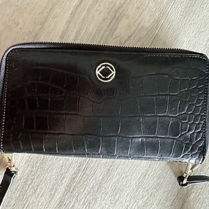 Kerikit travel wallet
